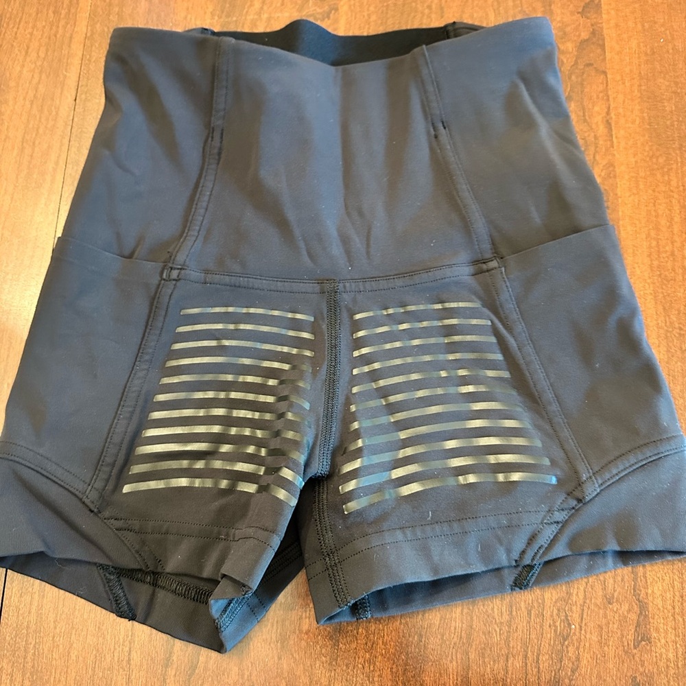 EUC Lululemon bike shorts size 2